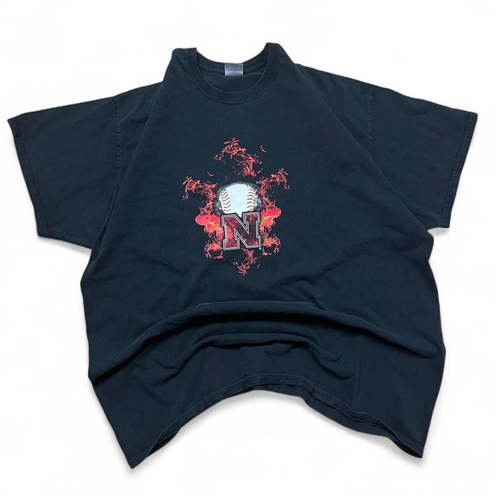 Vintage flaming nebraska baseball Gildan Men's Black T-shirt